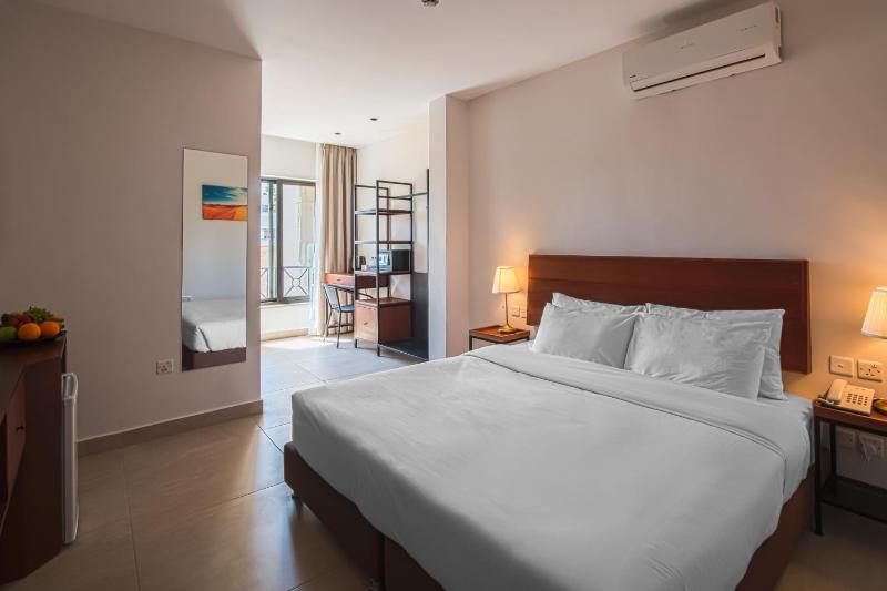 Deluxe Double Room image 4