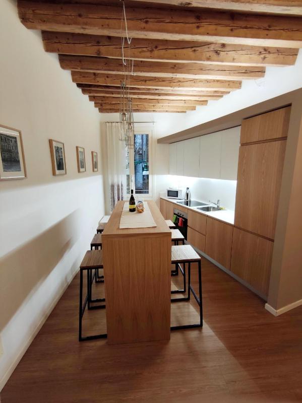 Deluxe 3 Bedroom Flat in Rialto - image 10