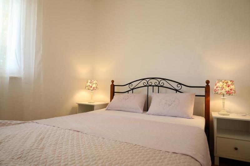 Apartment 877-1 - image 8