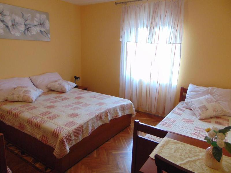 One-Bedroom Apartment with Balcony and Sea View image 3