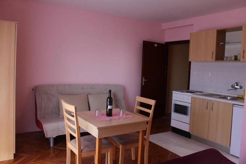 Studio with Balcony and Sea View image 2