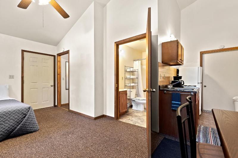Family Room image 3