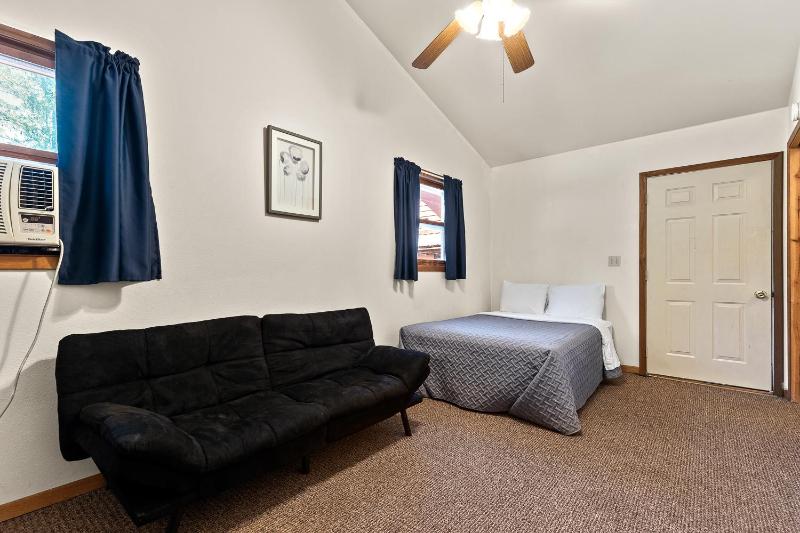 Family Room image 2