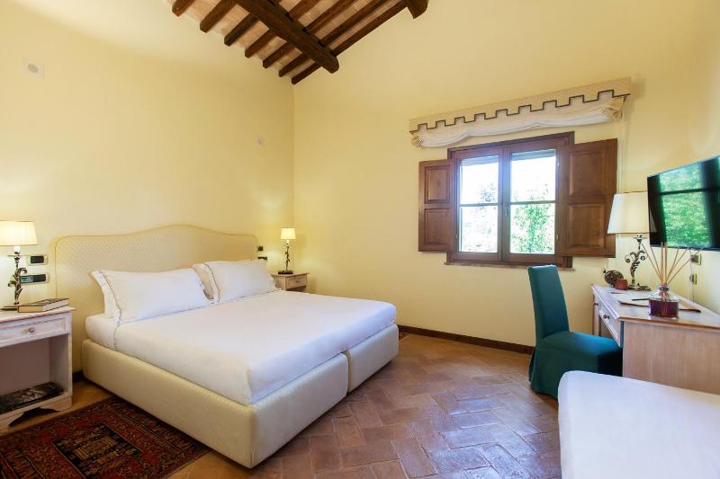 Standard Triple Room image 1