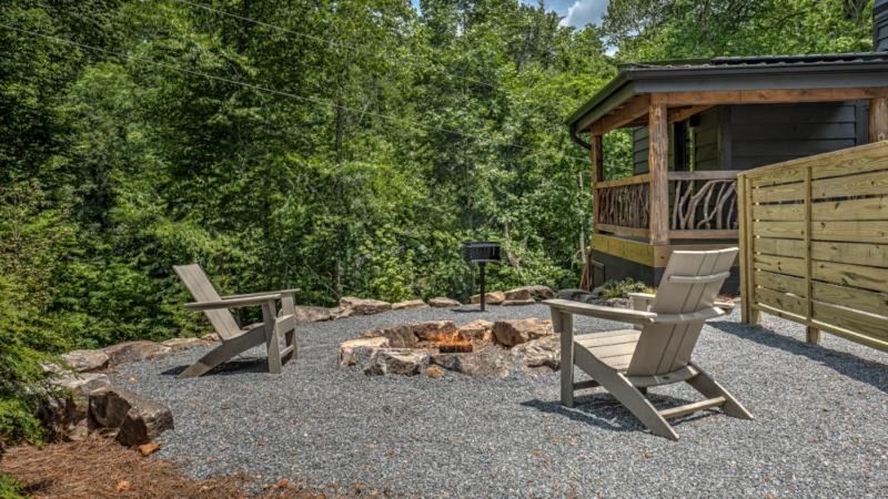 La Pequena Pecos - Modern Rustic Tiny Home along the River! | fire pit - image 21