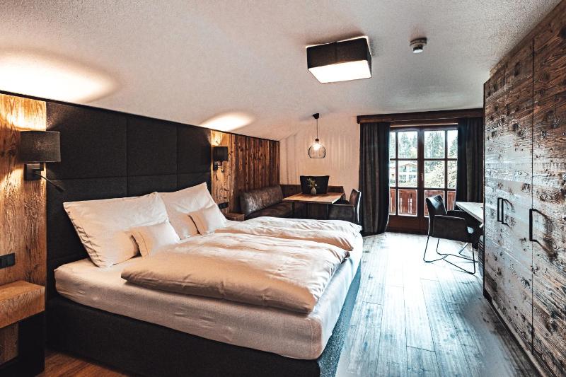 Junior Suite with Garden View image 1