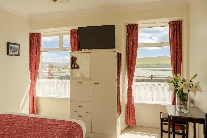 Deluxe Double Room with Sea View image 4