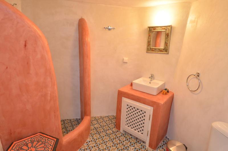 Superior One-Bedroom House image 3
