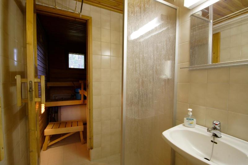 One-Bedroom Cottage with Sauna (5 Adults) image 2