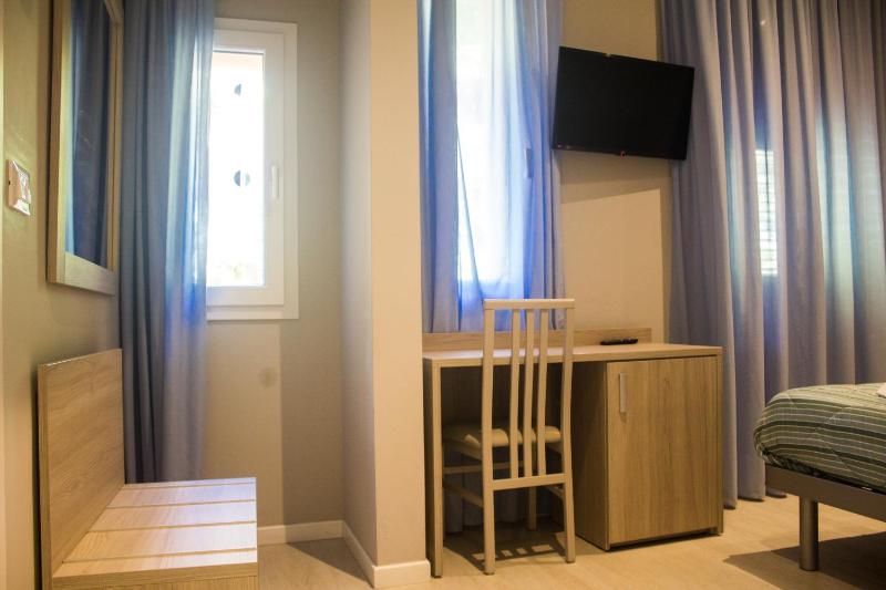 Double or Twin Room image 4