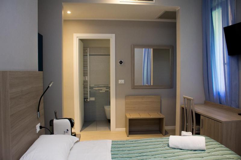 Double or Twin Room image 2