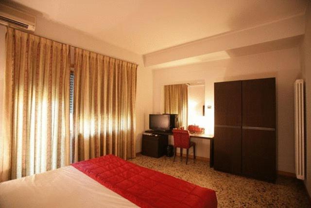Superior Double Room image 4