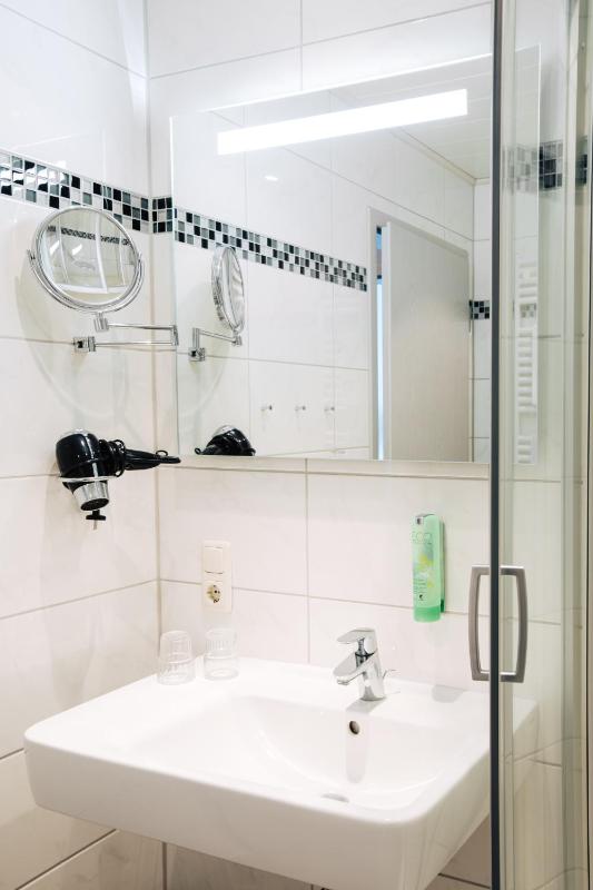 Standard Single Room image 2