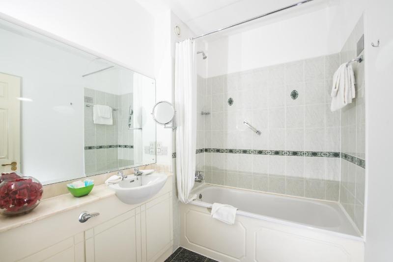 Standard Double/Twin Room image 2