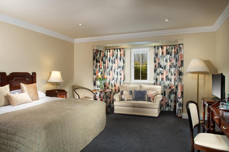 Standard Queen Room image 3