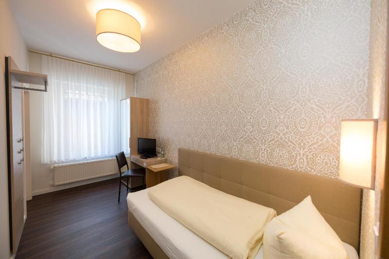 Single Room image 3