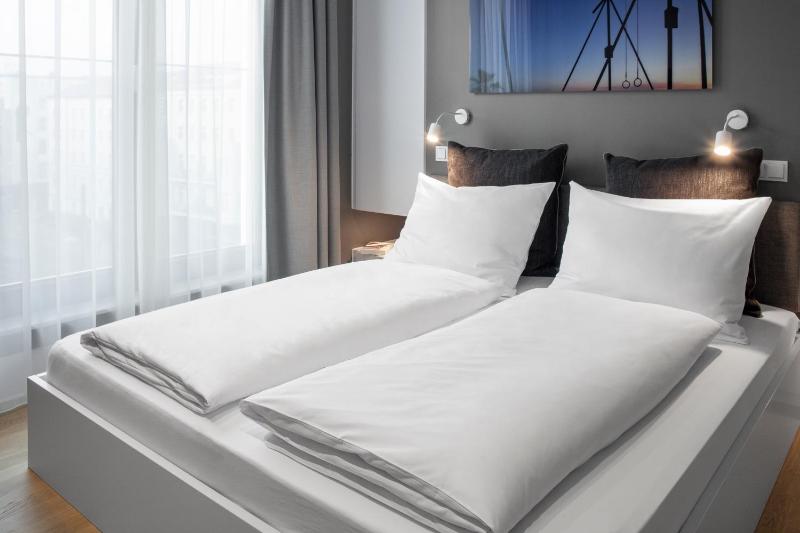 One-Bedroom Apartment L image 3