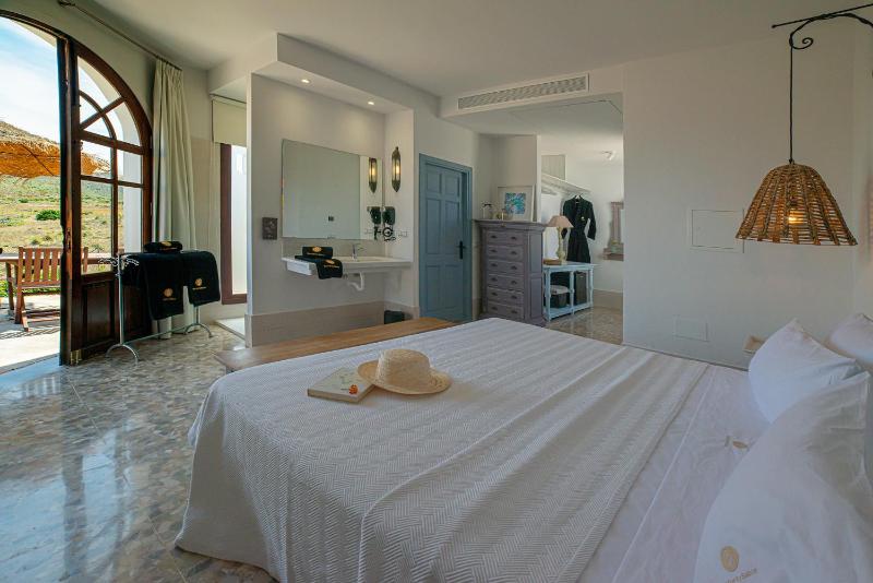 Standard Queen Room image 1