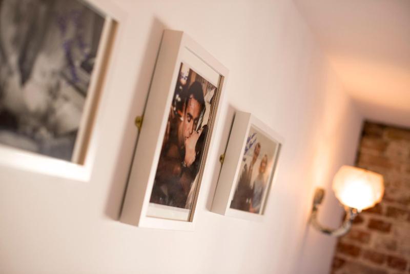 King Room image 3