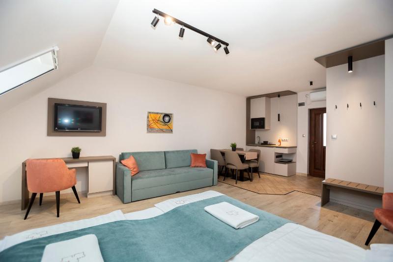 Studio (4 Adults) image 2