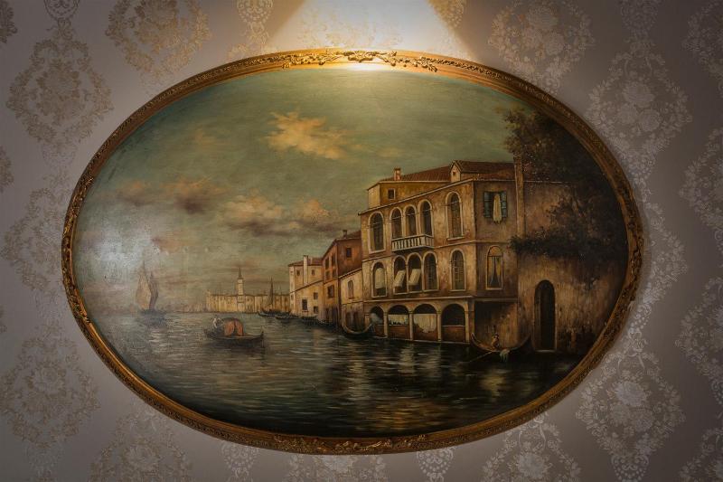 Luxury Triple Room image 1