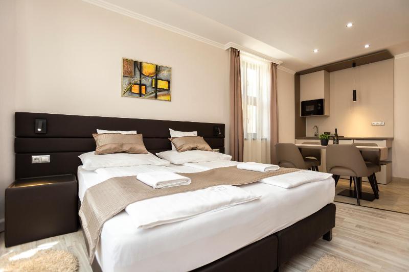 Studio Apartment image 2