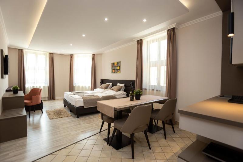 Studio Apartment image 3