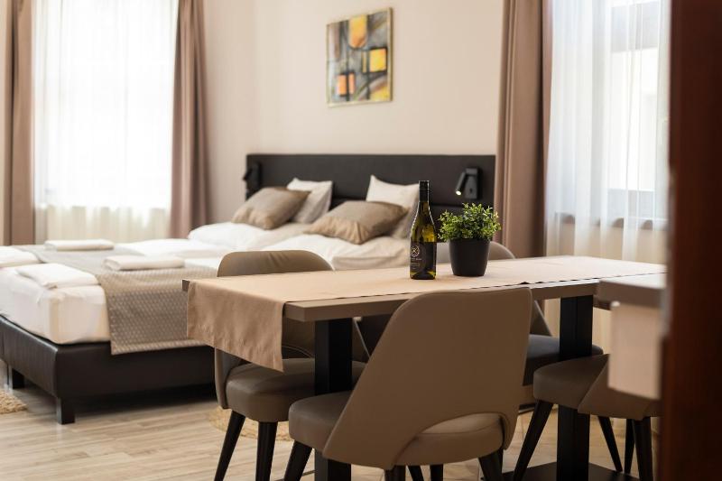 Studio Apartment image 4