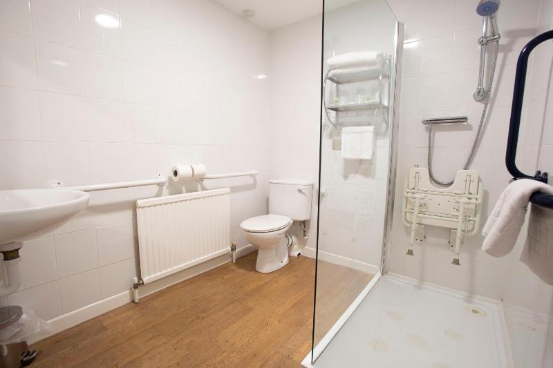 Twin Room with Walk In Shower and View - Disability Access image 4