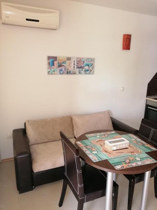 One-Bedroom Apartment image 3