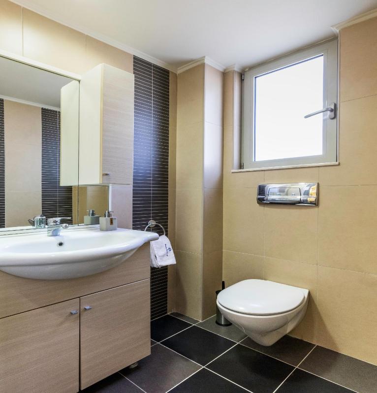 Rhodes Central Suite - image 9