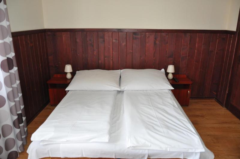 Deluxe Twin Room with Balcony image 4