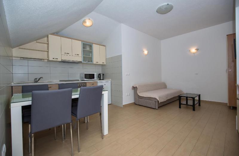 One-Bedroom Apartment image 4