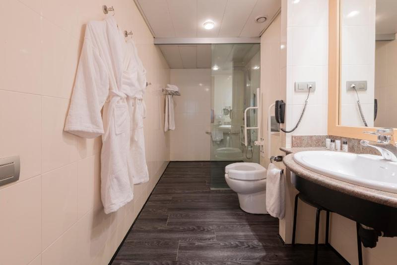 Premier Double Room image 3