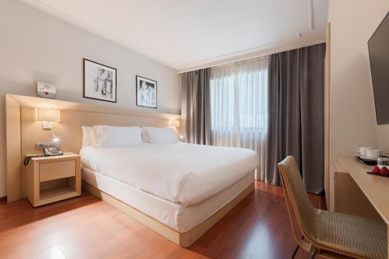 Premier Double Room image 4