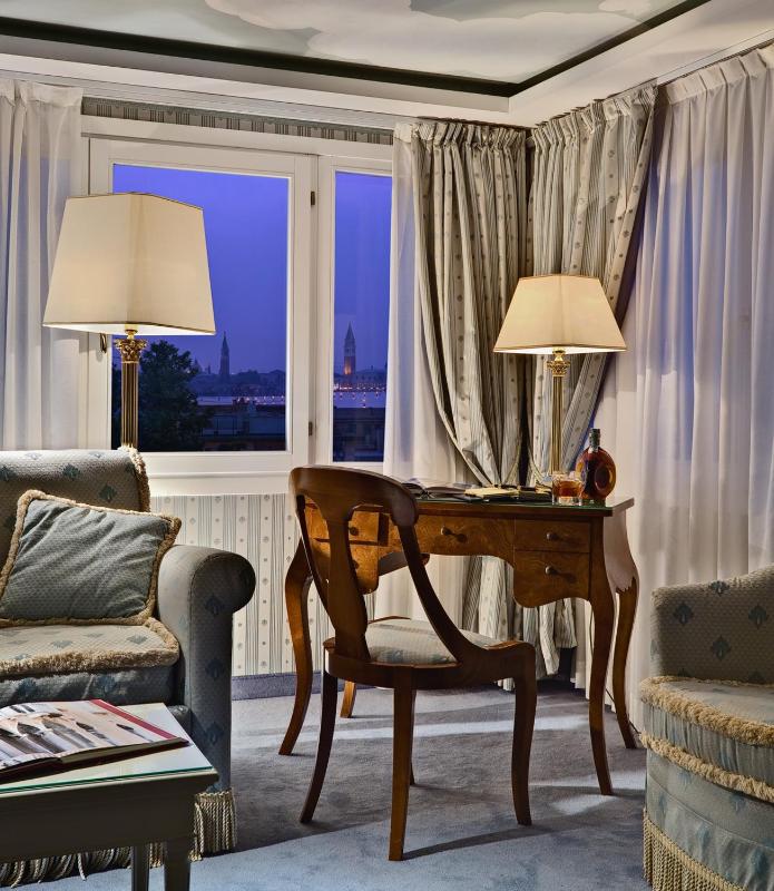 Junior Suite image 1