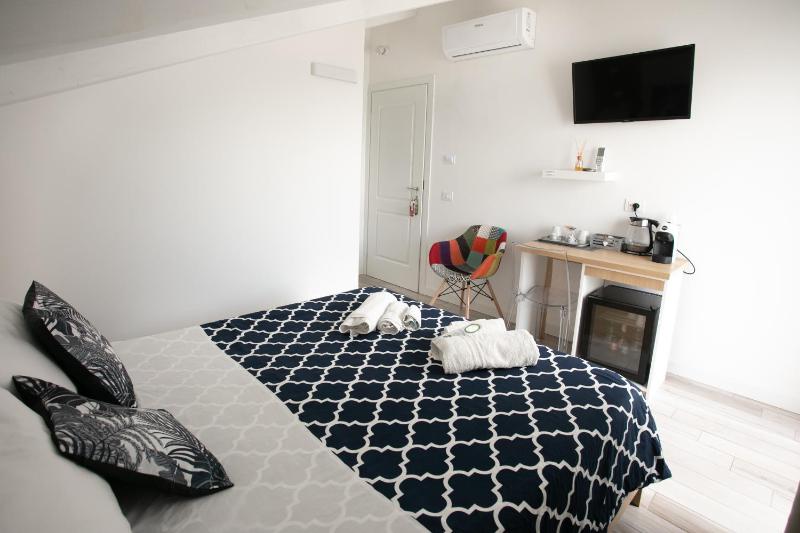 B&B Island Tropea -Sea View Rooms & Suites- - image 32