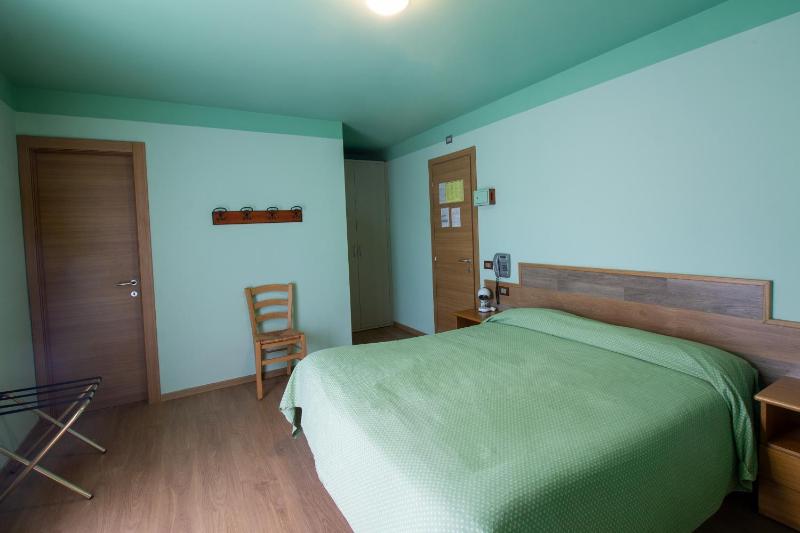 Deluxe Double or Twin Room image 4