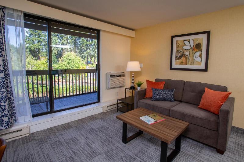 Suite with Lake View image 4