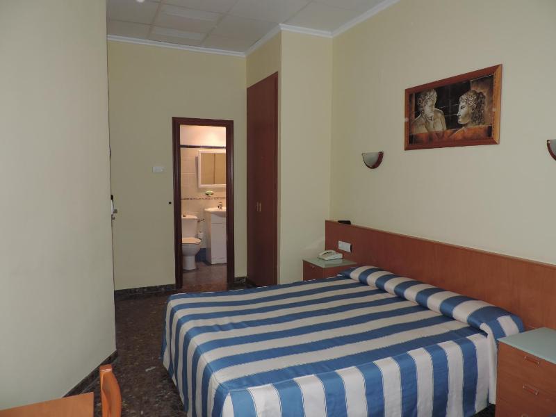 Double or Twin Room image 3