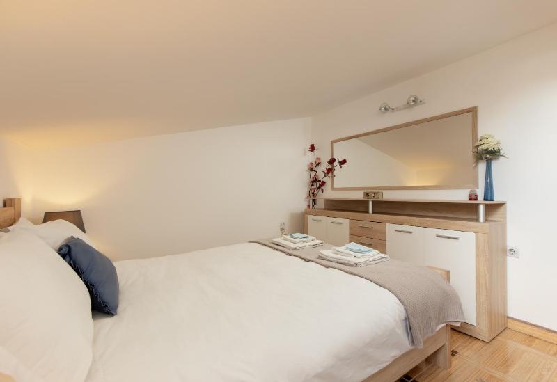 Apartment with Sea View image 2