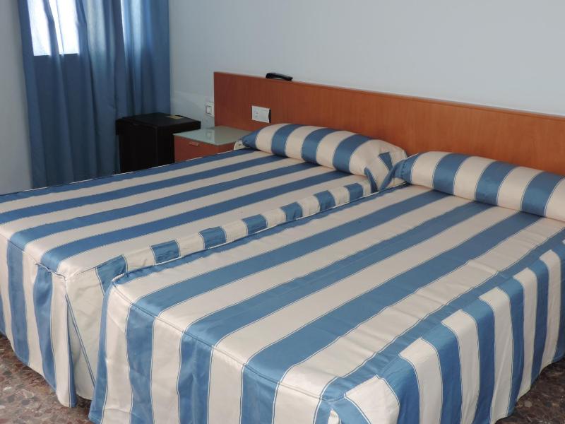 Double or Twin Room image 4