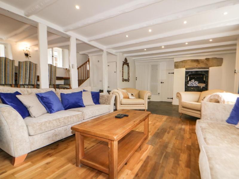 Great Western Farmhouse - image 10