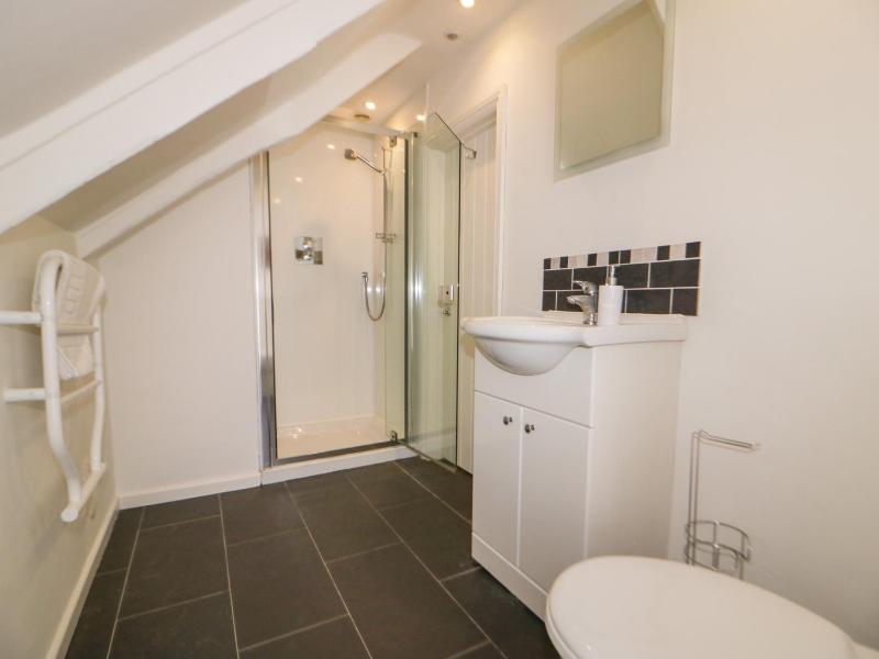 Great Western Farmhouse - image 26