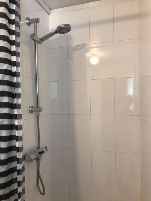 Two-Bedroom Cottage with Private Bathroom  image 4
