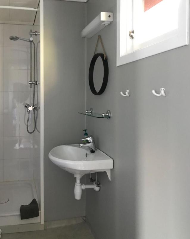 Two-Bedroom Cottage with Private Bathroom  image 4