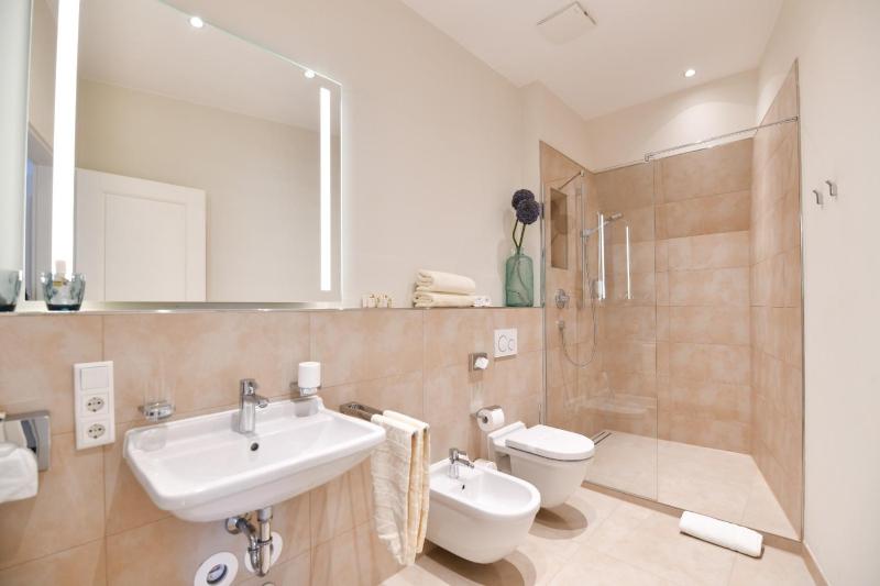 Deluxe Suite image 2