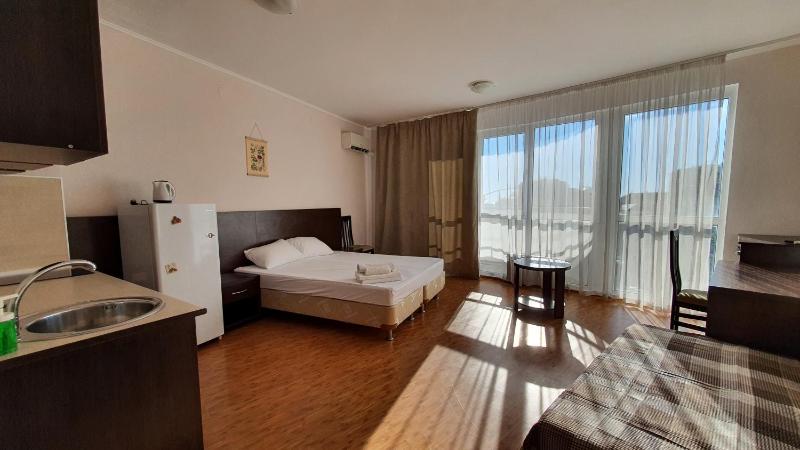 One-Bedroom Apartment image 3