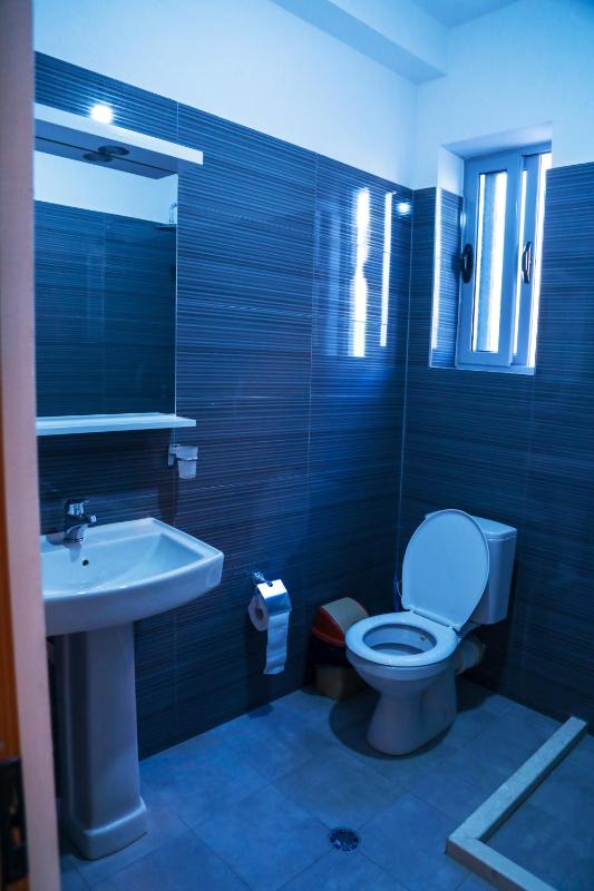 Basic Triple Room image 2