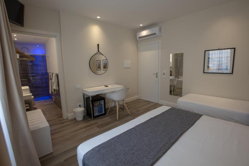 Superior Triple Room image 2
